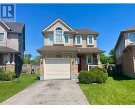 A house with the number 979 on it is for sale.