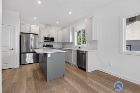 Main, 10920 154 Street 3 Beds Apartment for Rent