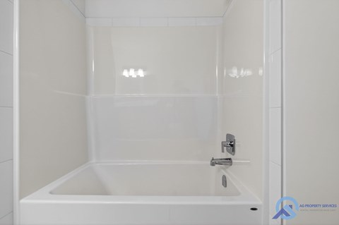 Main, 10920 154 Street 3 Beds Apartment for Rent