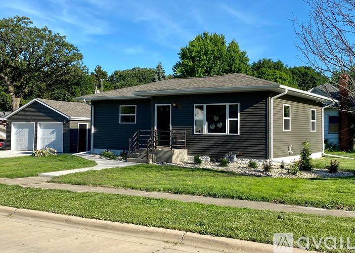 448 North School Avenue 3 Beds Single Family Home for Rent - Photo gallery 1