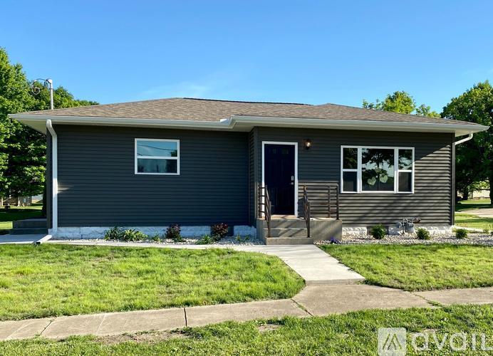 448 North School Avenue 3 Beds Single Family Home for Rent - Photo gallery 2