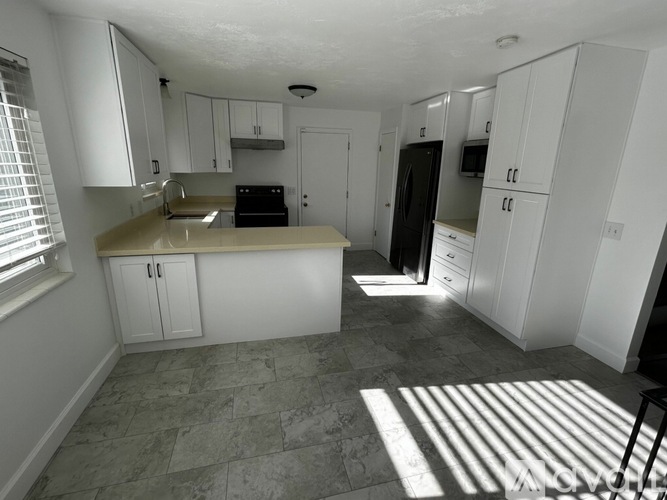 9888 S 2240 E 4 Beds Single Family Home for Rent - Photo gallery 5