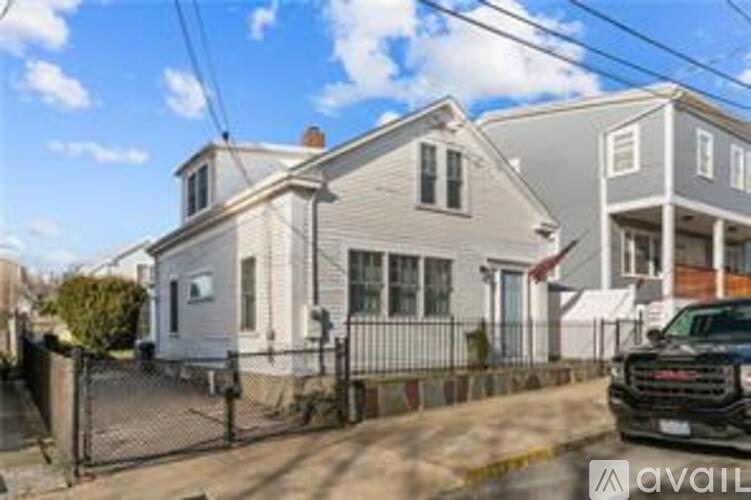 14 Dearborn 2 Beds Single Family Home for Rent - Photo gallery 3