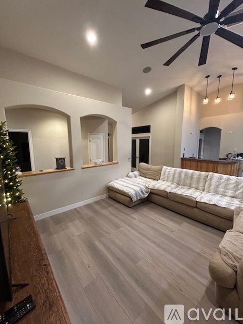 8265 Green Rd 4 Beds Single Family Home for Rent - Photo gallery 3