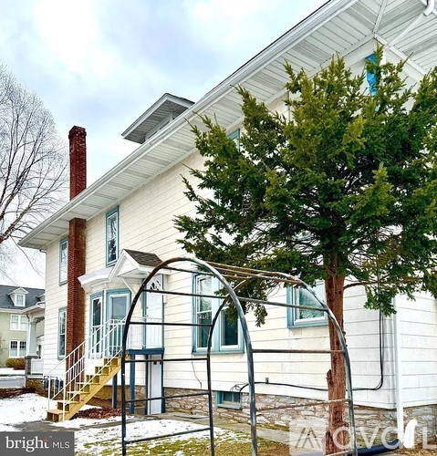 235 East Maple Street 1 Apartment for Rent - Photo gallery 1