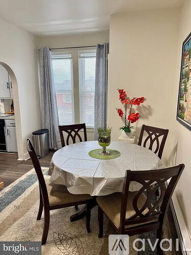 235 East Maple Street 1 Apartment for Rent - Photo gallery 5