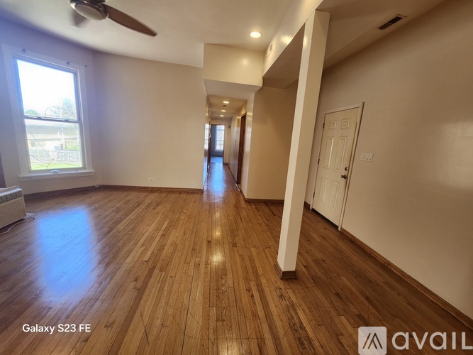 4733 S Indiana Ave 3 Beds Apartment for Rent - Photo gallery 4