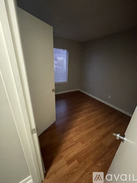 University Terrace Drive 4 Beds Apartment for Rent