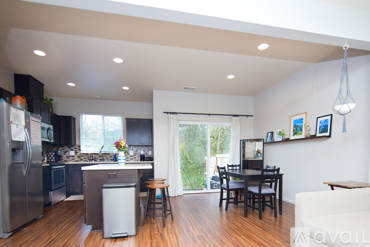 8513 NE 14th Pl. 3 Beds Townhouse for Rent - Photo gallery 3