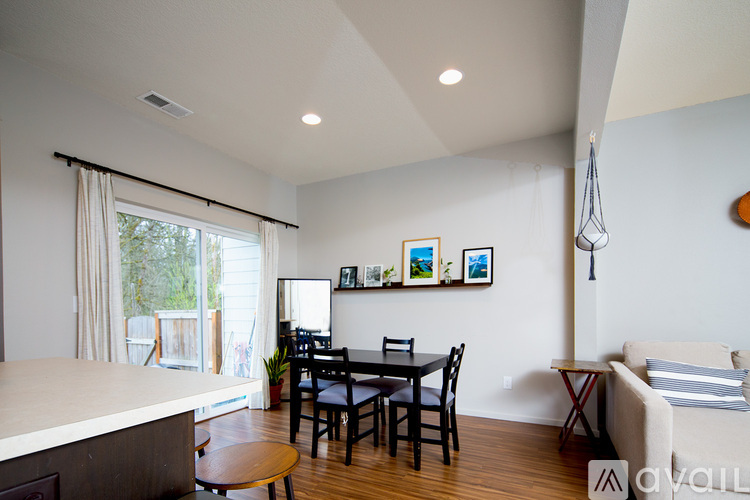 8513 NE 14th Pl. 3 Beds Townhouse for Rent - Photo gallery 5