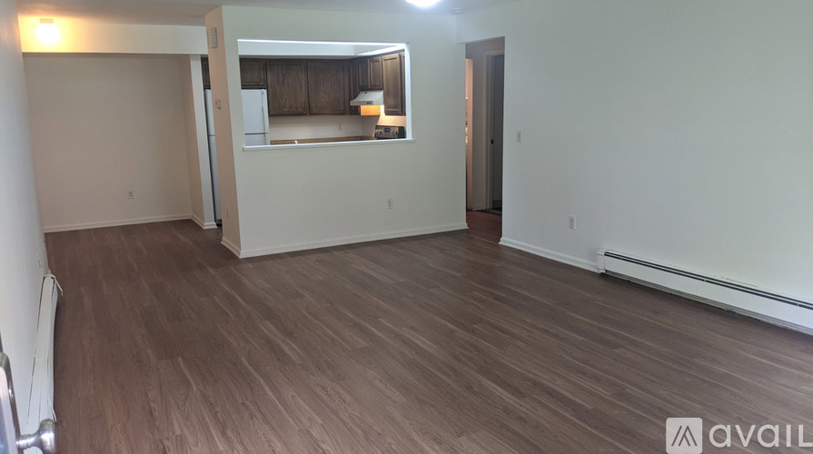 1465 E Putnam Ave 1 Apartment for Rent - Photo gallery 1