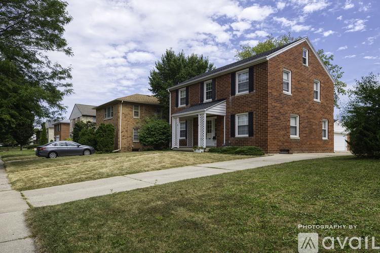 5034 N Bay Ridge Ave 2 Beds Townhouse for Rent - Photo gallery 1