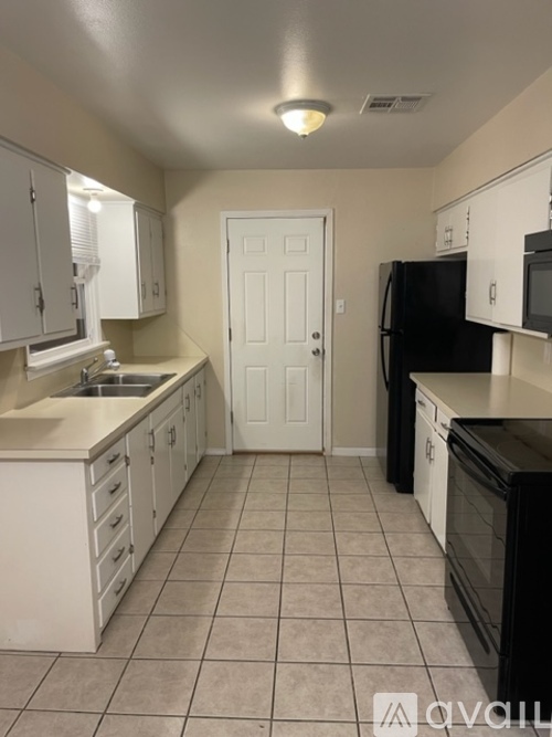3812 NW Bell Ave 3 Beds Single Family Home for Rent - Photo gallery 4