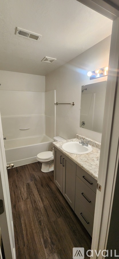 68 E 700 N 3 Beds Townhouse for Rent - Photo gallery 4