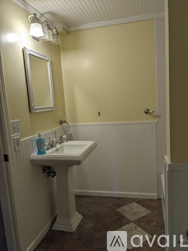 12615 S Clinton St 4 Beds Single Family Home for Rent - Photo gallery 3