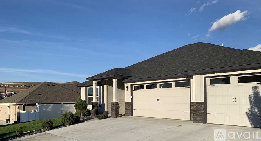 3129 South Young Place 4 Beds Single Family Home for Rent - Photo gallery 1
