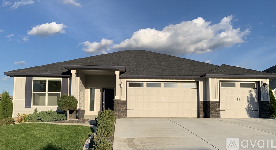 3129 South Young Place 4 Beds Single Family Home for Rent - Photo gallery 2