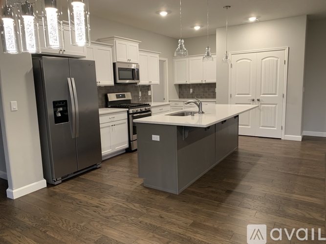 3129 South Young Place 4 Beds Single Family Home for Rent - Photo gallery 5