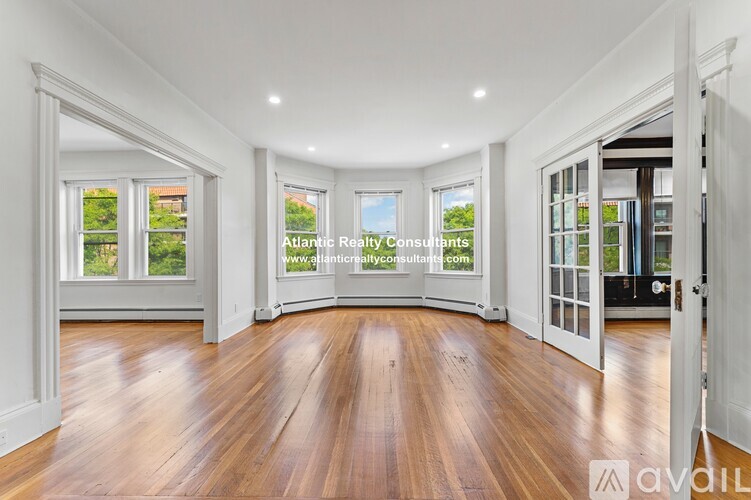 134 Pleasant St 3 Beds Apartment for Rent - Photo gallery 2
