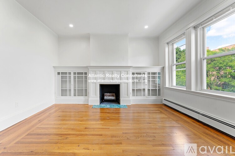 134 Pleasant St 3 Beds Apartment for Rent - Photo gallery 4