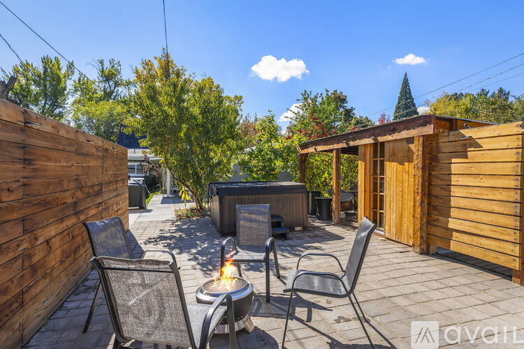 641 Saint Lawrence Avenue 2 Beds Single Family Home for Rent - Photo gallery 3
