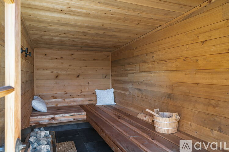 641 Saint Lawrence Avenue 2 Beds Single Family Home for Rent - Photo gallery 5