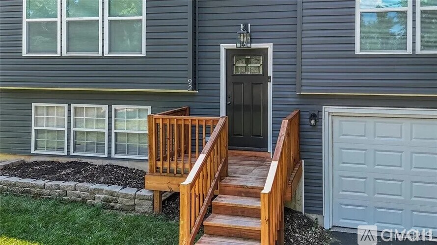 92 West 3rd Street 3 Beds Single Family Home for Rent - Photo gallery 2