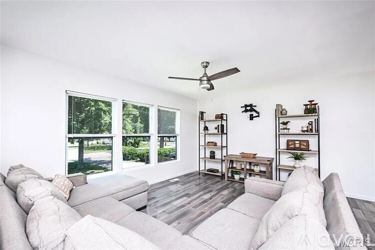 92 West 3rd Street 3 Beds Single Family Home for Rent - Photo gallery 4
