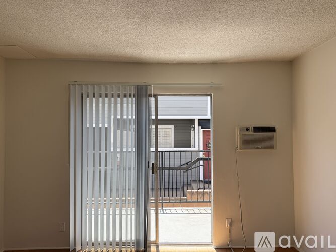 615 East Magnolia Boulevard 2 Beds Apartment for Rent - Photo gallery 2