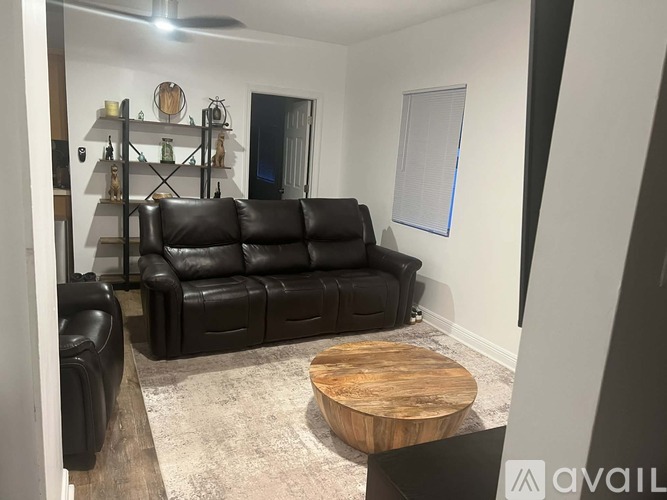 516 NE 4th St 1 Single Family Home for Rent - Photo gallery 1