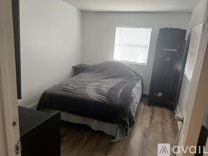 516 NE 4th St 1 Single Family Home for Rent - Photo gallery 3