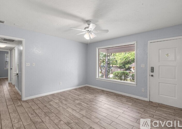 929 Southeast 9th Place 3 Beds Single Family Home for Rent - Photo gallery 3