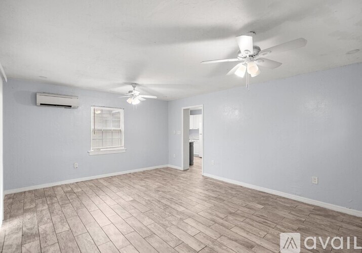 929 Southeast 9th Place 3 Beds Single Family Home for Rent - Photo gallery 4