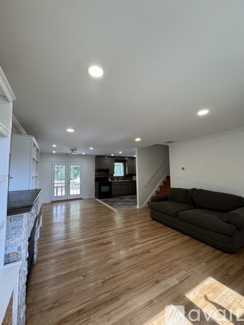 2817 East Oakland Drive 3 Beds Single Family Home for Rent - Photo gallery 1