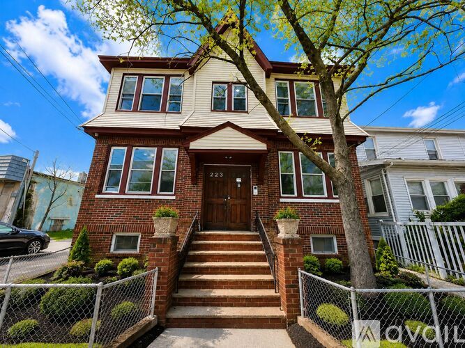 223 S Munn Ave 3 Beds Apartment for Rent - Photo gallery 1