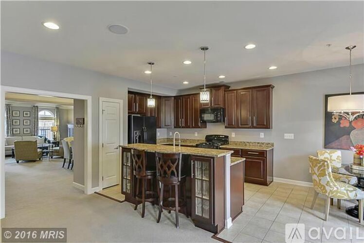 319 Community Center Avenue 3 Beds Condo for Rent - Photo gallery 2