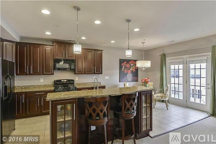 319 Community Center Avenue 3 Beds Condo for Rent - Photo gallery 3