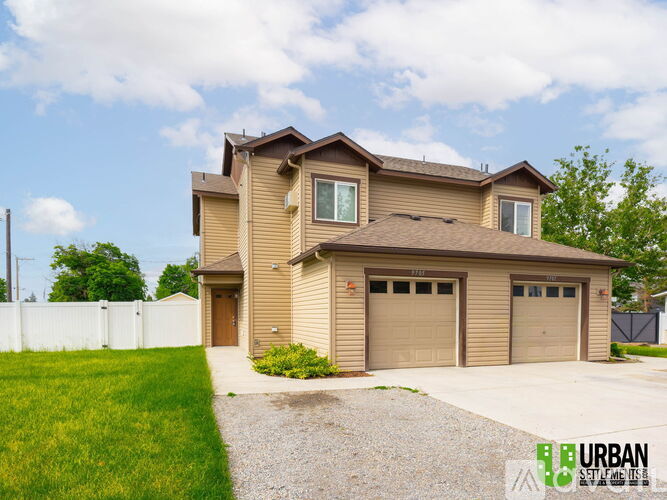 9705 E 4th Ave 3 Beds Townhouse for Rent - Photo gallery 1