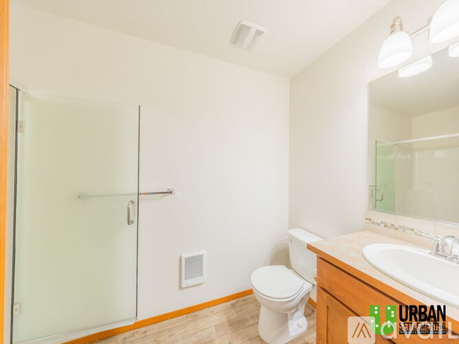 9705 E 4th Ave 3 Beds Townhouse for Rent - Photo gallery 3