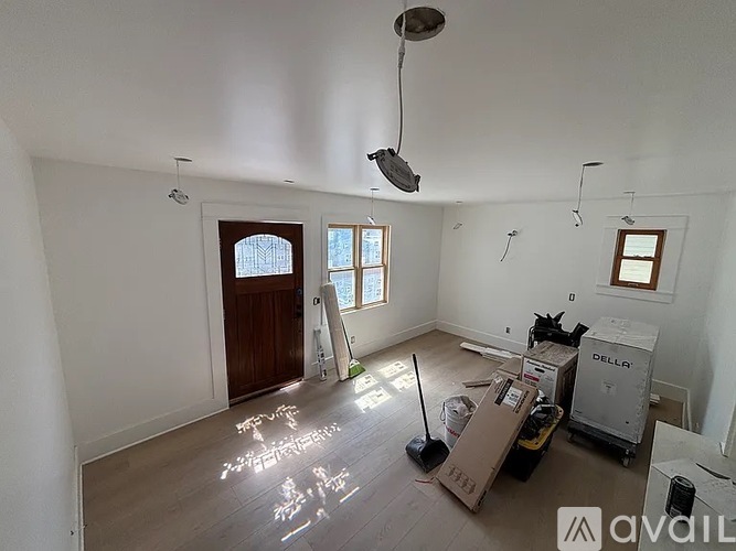 3011 E 5th St 2 Beds Single Family Home for Rent - Photo gallery 2