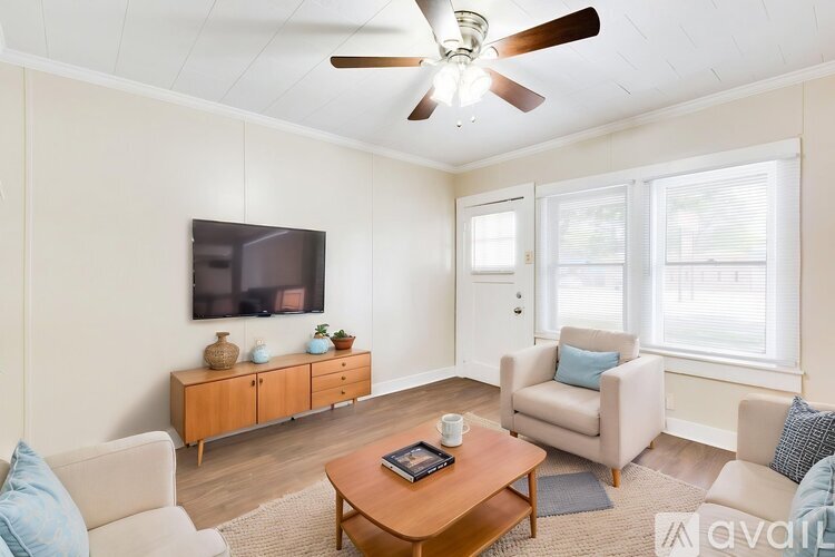 1901 W University Ave 2 Beds Single Family Home for Rent - Photo gallery 1