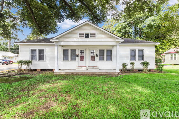 1901 W University Ave 2 Beds Single Family Home for Rent - Photo gallery 3