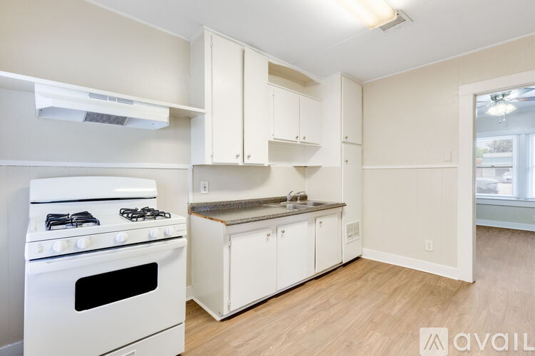 1901 W University Ave 2 Beds Single Family Home for Rent - Photo gallery 5