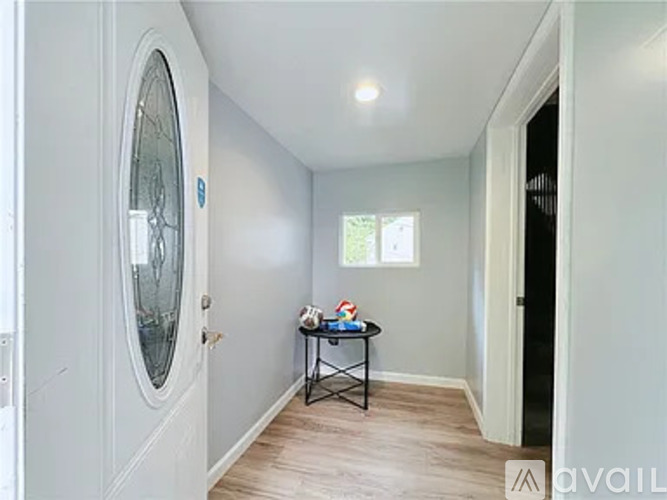 2 German Square 4 Beds Apartment for Rent - Photo gallery 2