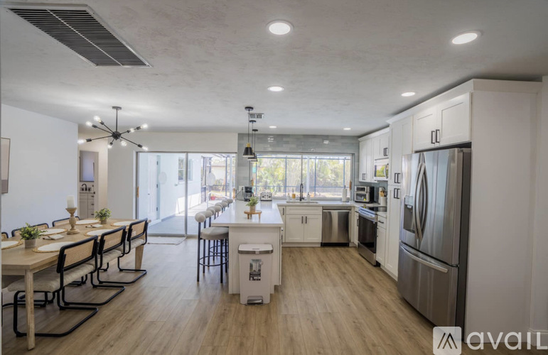 3649 Southeast 5th Court 3 Beds Single Family Home for Rent - Photo gallery 2