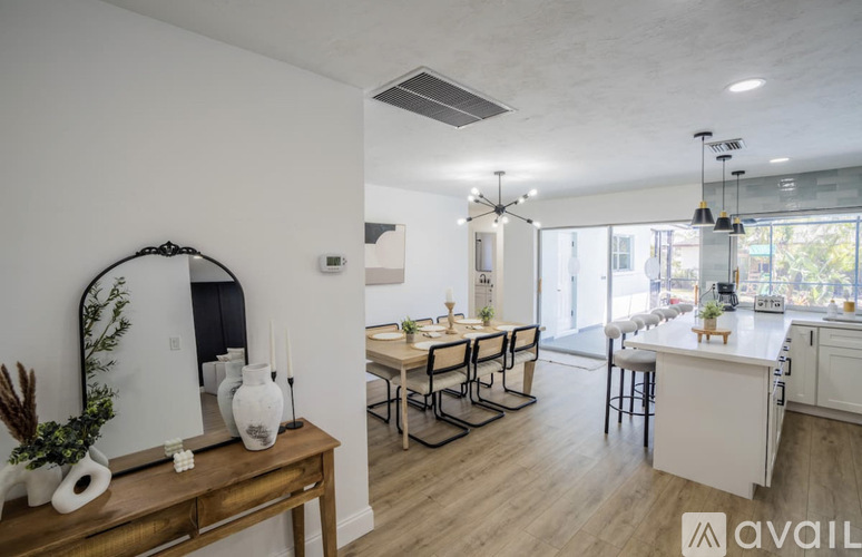 3649 Southeast 5th Court 3 Beds Single Family Home for Rent - Photo gallery 3