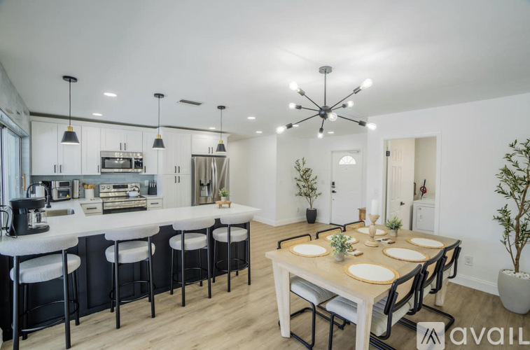 3649 Southeast 5th Court 3 Beds Single Family Home for Rent - Photo gallery 5