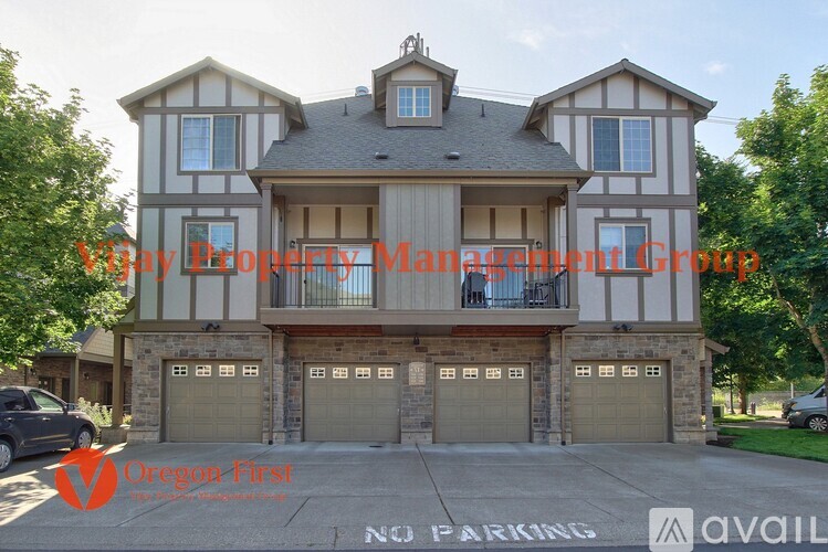 825 NE Wheelock Pl 2 Beds Condo for Rent - Photo gallery 1