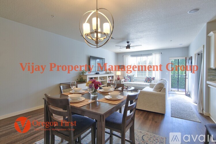 825 NE Wheelock Pl 2 Beds Condo for Rent - Photo gallery 4