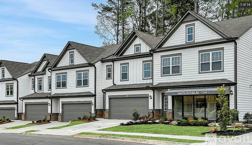 A row of houses with the frontmost one having a sign that says "Smith Douglas Homes".
